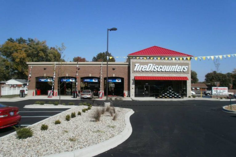 Exterior of Tire Discounters location in Louisville, KY